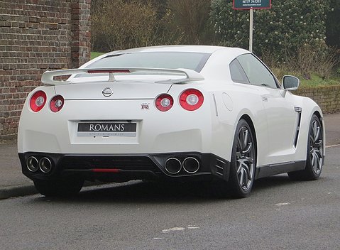 Nissan GT-R Premium Edition 4