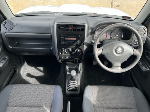 Suzuki Jimny SZ3 10