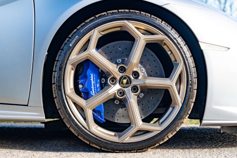 Lamborghini Huracan LP640-4 EVO 6