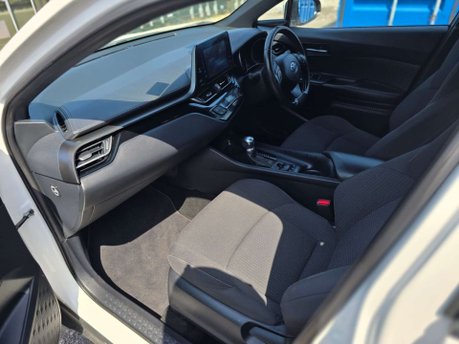 Toyota C-HR 1.8 VVT-h Icon SUV 5dr Petrol Hybrid CVT Euro 6 (s/s) (122 ps) 29