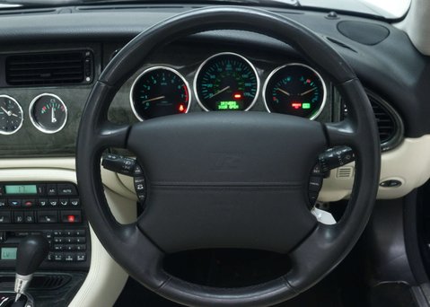 Jaguar XKR 4.2 Convertible 2dr Petrol Automatic (304 g/km, 400 bhp) 36