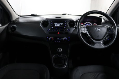 Hyundai i10 PREMIUM 38