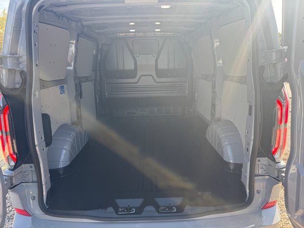 Ford E-Transit Custom 65KWH AUTO SWB L1H1 Low Roof Limited Air Con 218ps 8