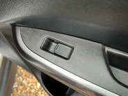 Suzuki Vitara SZ-T MHEV 38