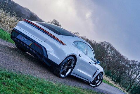 Porsche Taycan Performance Plus 93.4kWh 20