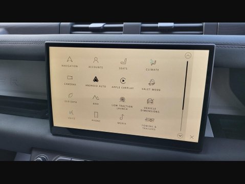 Land Rover Defender X-DYNAMIC SE 29