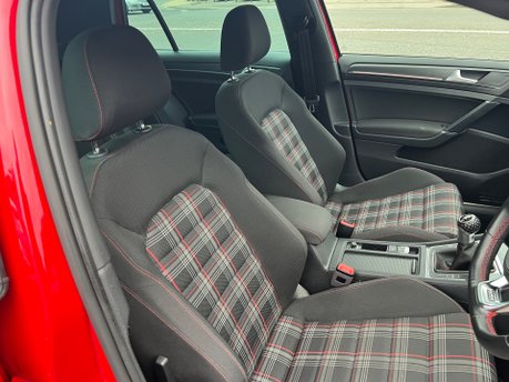 Volkswagen Golf GTI TSI 5