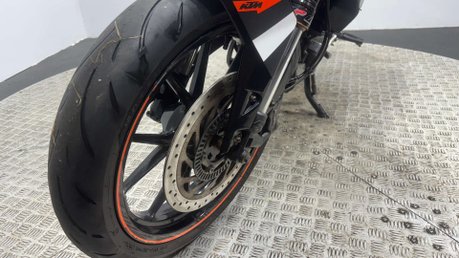 KTM Duke 2017 19K SPARES OR REPAIR PROJECT NAKED SUPERMOTO BIKE 125CC 23