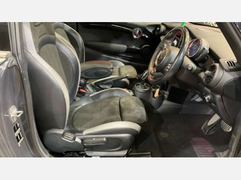 Mini Hatch 2.0 Cooper S Sport Auto 3dr 9