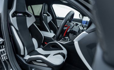 BMW M3 COMPETITION M XDRIVE TOURING 11