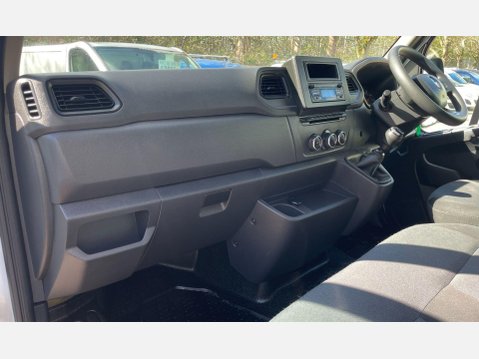 Renault Master 2.3 dCi 35 Business FWD LWB Medium Roof Euro 6 4dr 37