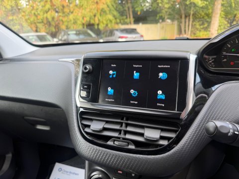 Peugeot 208 1.2 PureTech Black Edition Euro 6 3dr 21