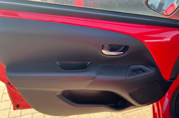 Toyota Aygo VVT-I X-TREND X-SHIFT 5 DOOR AUTO 26