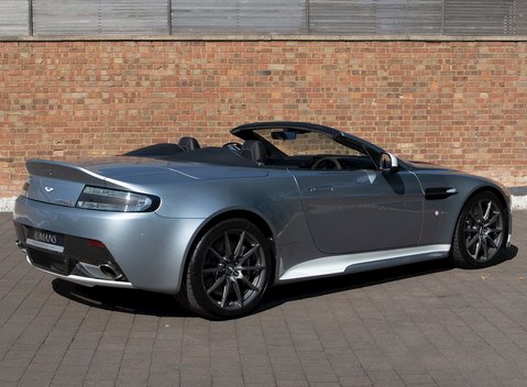 Aston Martin V12 Vantage S Roadster 7