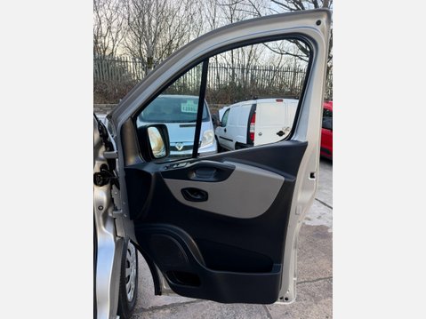 Renault Trafic 1.6 dCi 27 Business Panel Van 5dr Diesel Manual SWB Standard Roof Euro 6 (9 27