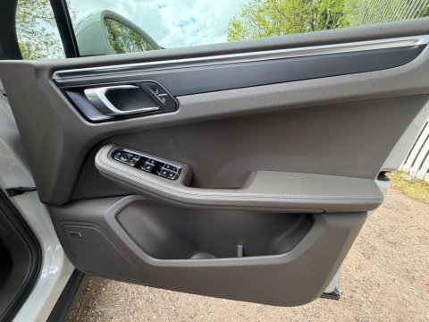 Porsche Macan PDK 35