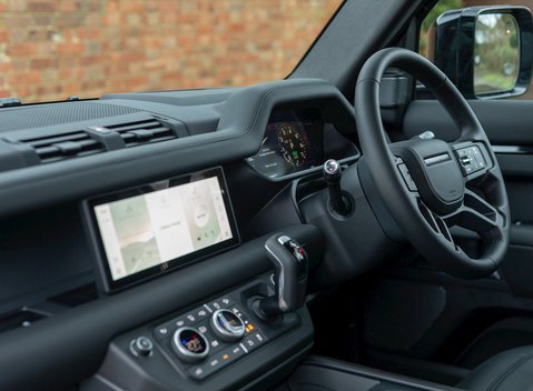 Land Rover Defender 110 X P400 17