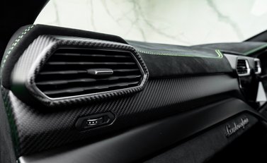 Lamborghini Urus PERFORMANTE 35