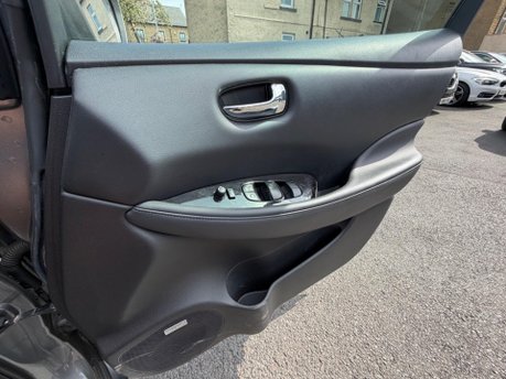 Nissan LEAF LAUNCH EDITION 15