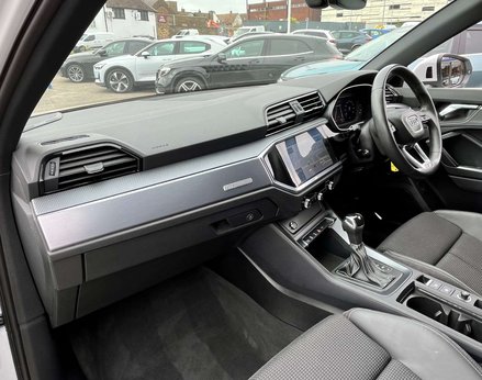 Audi Q3 1.5 Q3 S Line 35 TFSI Semi-Auto 5dr 17
