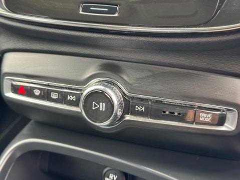 Volvo XC40 2.0 D3 Inscription Euro 6 (s/s) 5dr 29