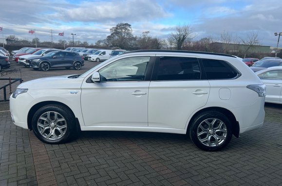 Mitsubishi Outlander PHEV 2.0h 12kWh GX4h CVT 4WD AUTO 10