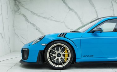 Porsche 911 GT2 RS Weissach (991) 51