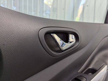 Nissan Navara 2.3 Navara Tekna dCi 4WD 5dr 76