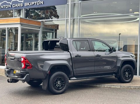 Toyota Hilux GR SPORT 4WD D-4D DCB 7