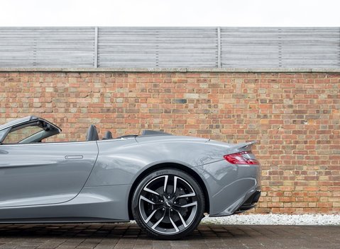 Aston Martin Vanquish Volante 23