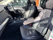 Volvo XC90 2.0 D5 Momentum SUV 5dr Diesel Geartronic 4WD Euro 6 (s/s) (225 ps) 12