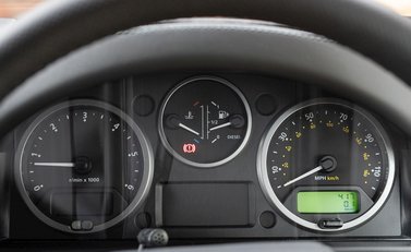 Land Rover Defender 110 Adventure Edition 18