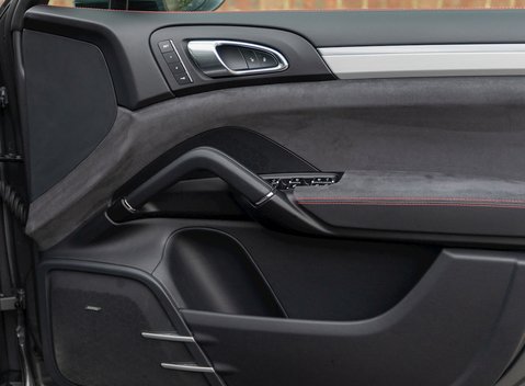 Porsche Cayenne GTS 21