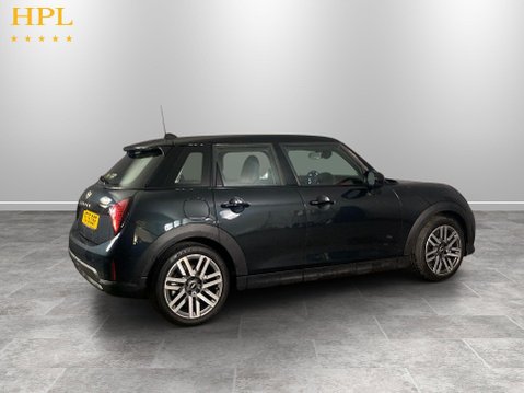 Mini Hatch 1.5C Classic Hatchback 5dr Petrol Steptronic Euro 6 (s/s) (156 ps) Parking 7