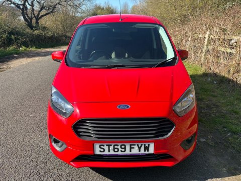 Ford Tourneo Courier ZETEC TDCI 9