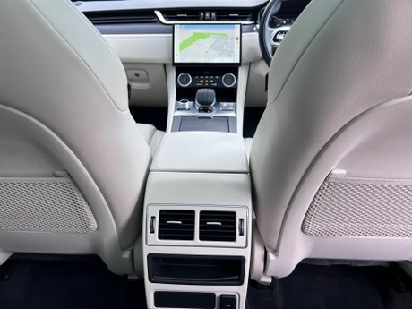 Jaguar F-Pace 2.0 D200 MHEV R-Dynamic Black Auto AWD Euro 6 (s/s) 5dr 38