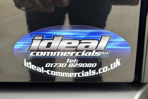 Land Rover Defender 90 D300 Hard Top X-Dynamic HSE 12