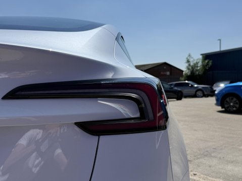 Tesla Model 3 Saloon 4dr Electric Auto RWD (208 ps) 19