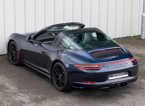 Porsche 911 Targa 4 GTS (991.2) 11
