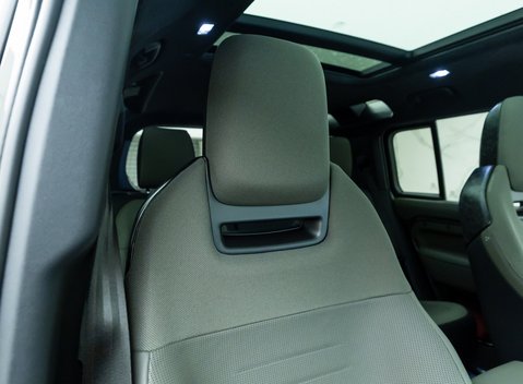 Land Rover Defender 110 OCTA EDITION ONE 17