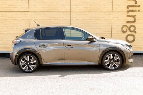 Peugeot 208 PURETECH GT S/S 13