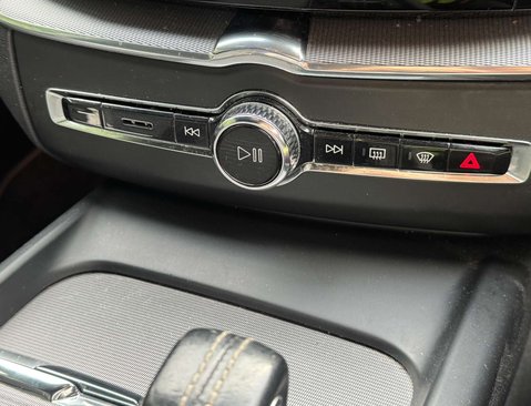 Volvo XC60 2.0 XC60 R-Design B5 MHEV Auto 5dr 20