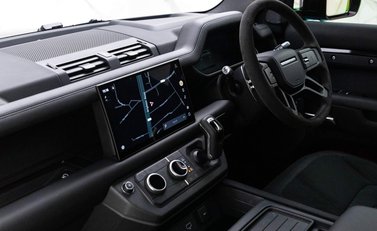 Land Rover Defender V8 11