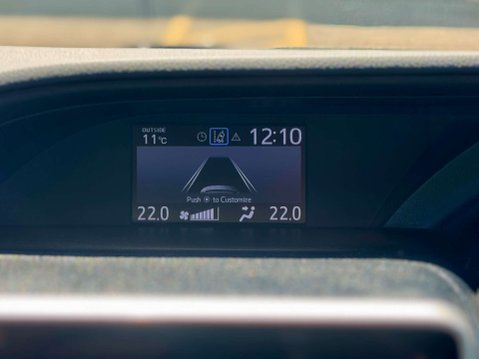 Toyota Noah Hybrid 1.8 65