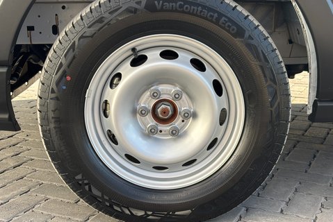 Ford Transit 350 L2 H2 130ps Leader Panel Van - Air Con / Rear Camera 32