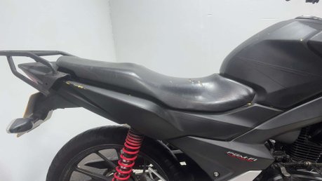 Honda CB GLR 125 2017 GOOD RUNNING PROJECT BIKE SPARES OR REPAIR 125CC 26