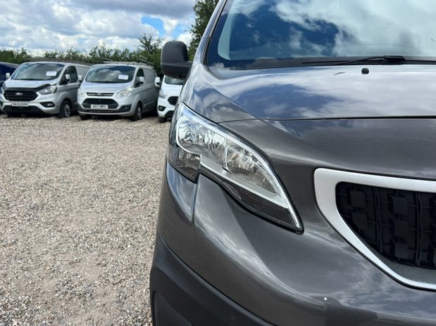 Peugeot Expert MWB L2H1 (SOLD) Low Roof Professional 3100 Air Con Sensors Cam EURO 6 NO VA 24