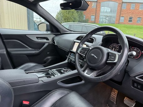 Jaguar F-Pace 2.0 F-Pace Chequered Flag AWD D Auto 4WD 5dr 13