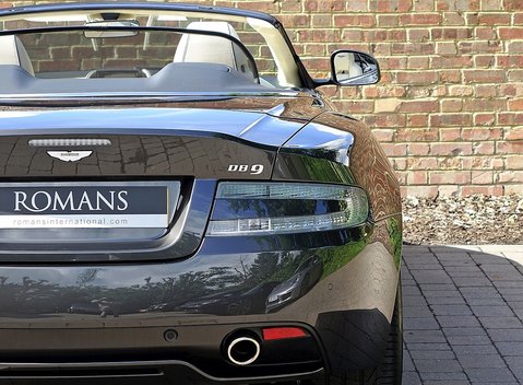 Aston Martin DB9 Volante 13