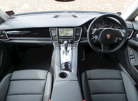 Porsche Panamera Diesel 11